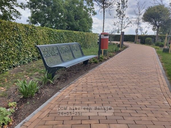 Bankje nieuw pad