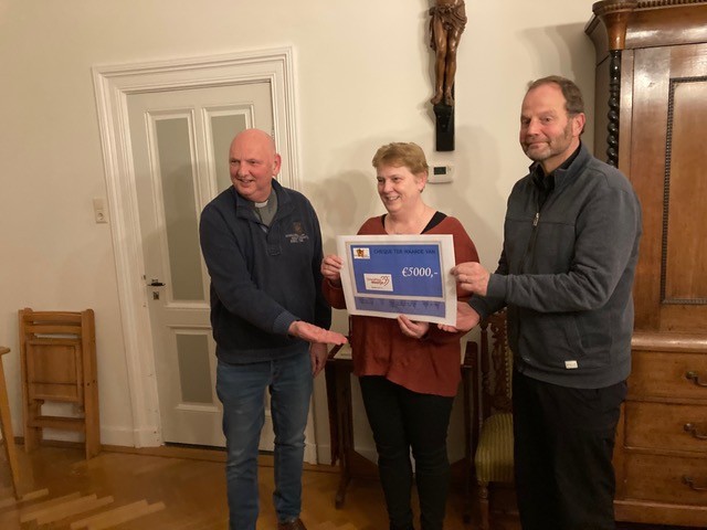 Ruime schenking aan SchuldHulpMaatje.